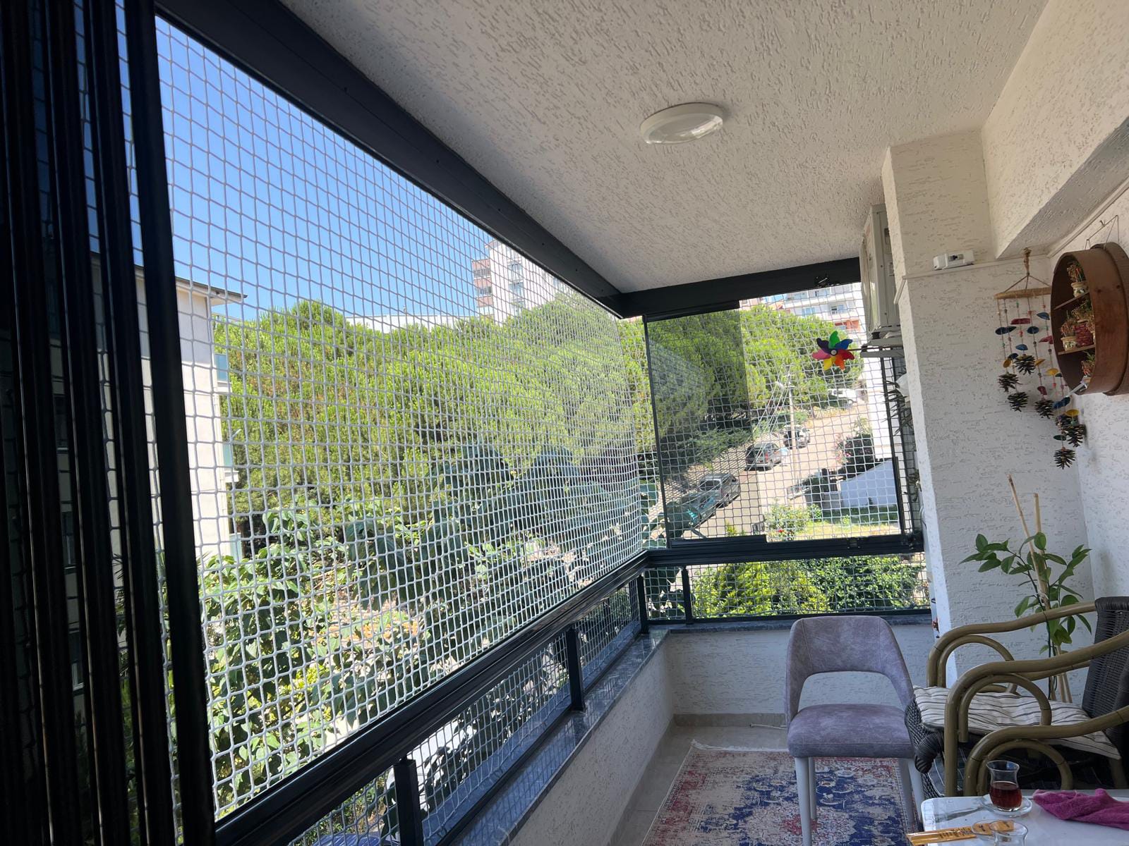 Balkon çocuk ve kedi güvenlik filesi uygulaması